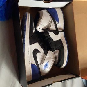 Air jordon 1 mid se royal black toe